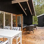 3 Bedroom Lovely In Nexo 別荘