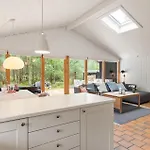 別荘 3 Bedroom Lovely In Nexo
